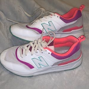 New balance tennis shoes